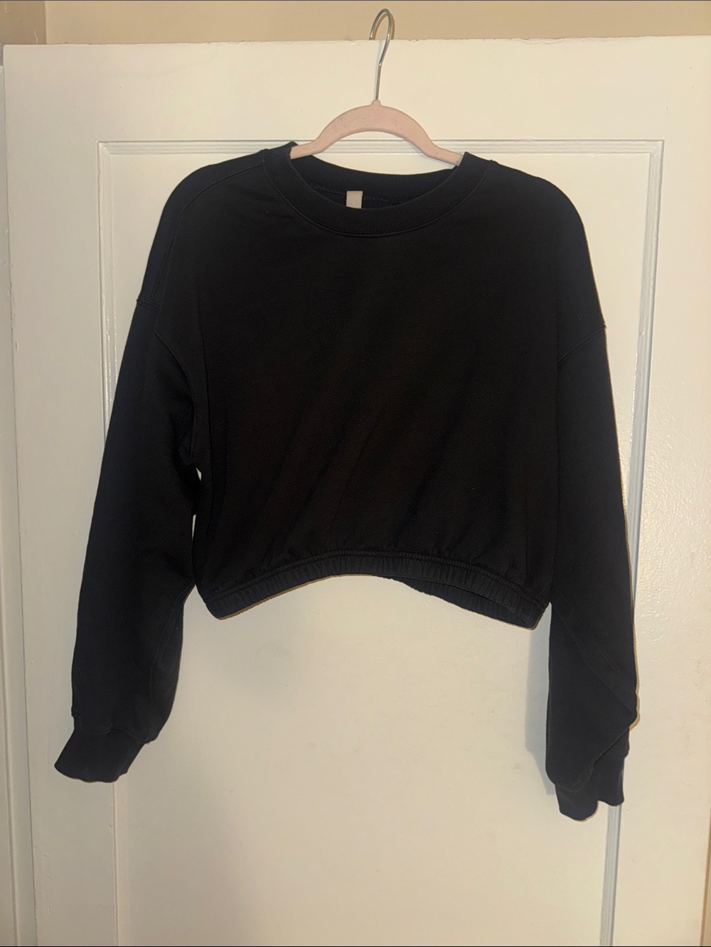 ALO Yoga Black Cropped Crew Sweatshirt